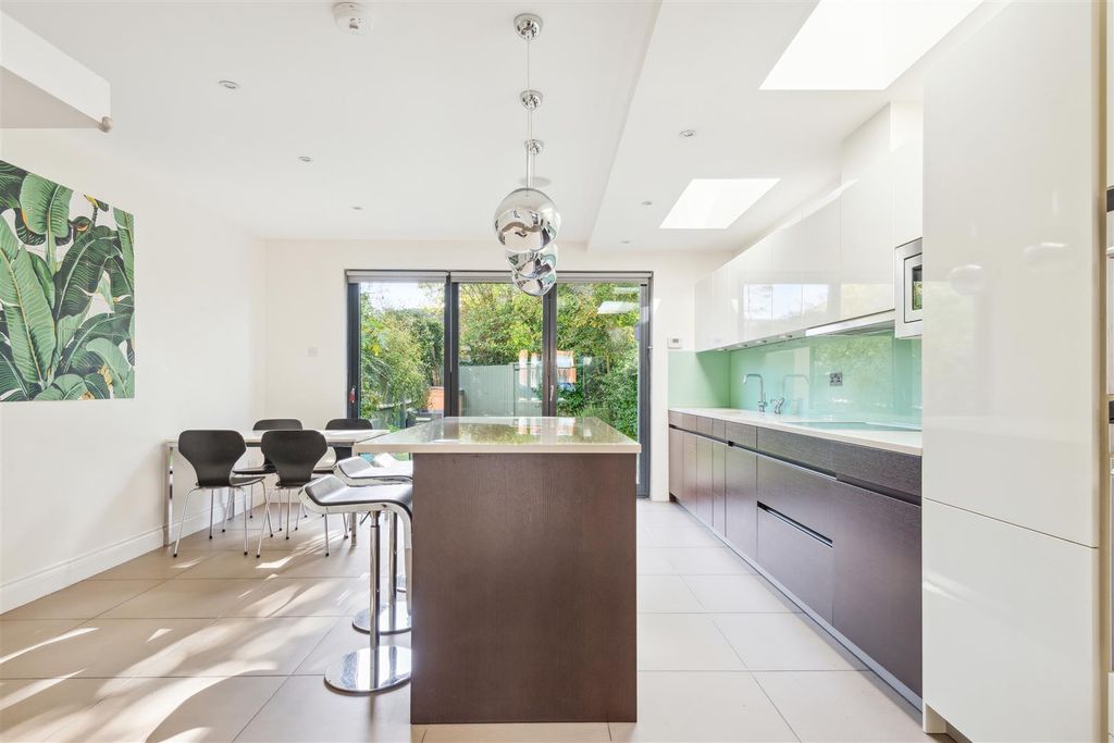 Property photo 1 of 17 17 Kent Road W4 5Ey-3.Jpg