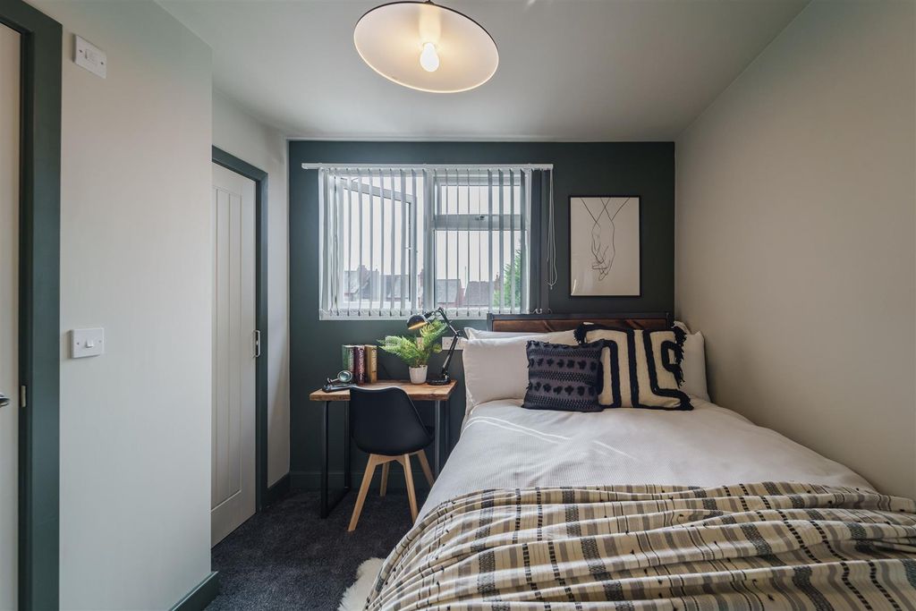 Property photo 1 of 30 002-A7R01160-Hdr.Jpg