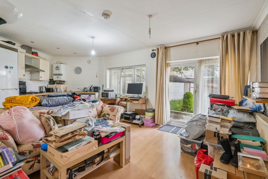 Property photo 3 of 11 Gallery