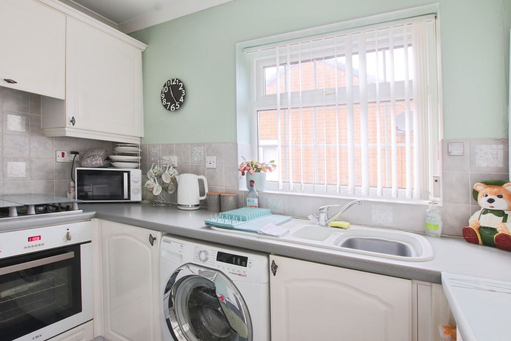 Property photo 2 of 12 4798343