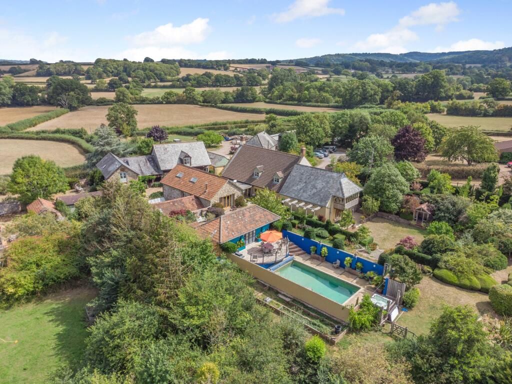 Property photo 2 of 21 Exterior