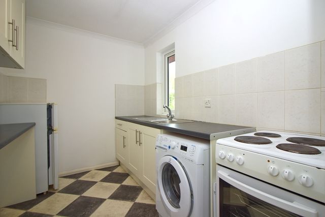 Property photo 2 of 7 Kitchen