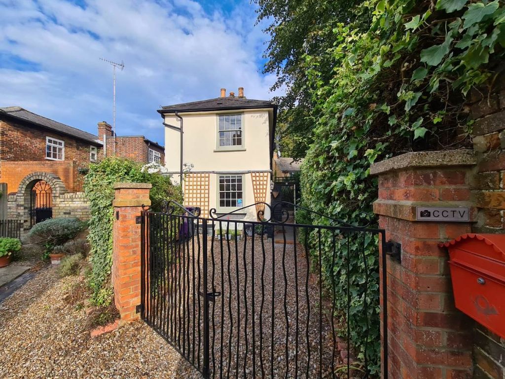 Property photo 2 of 16 Outside