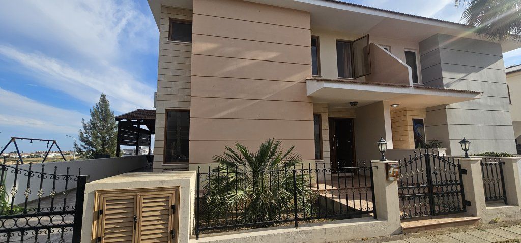 Property photo 2 of 31