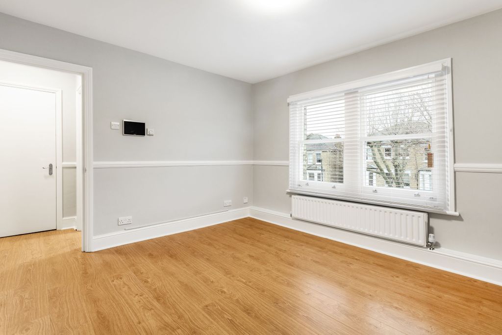 Property photo 2 of 10 Lounge