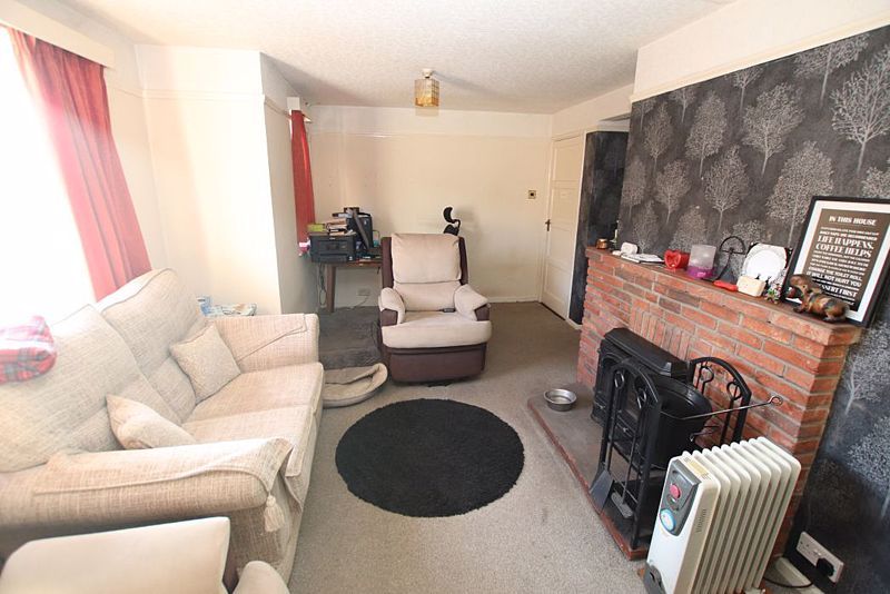 Property photo 3 of 11 Lounge Photo 2