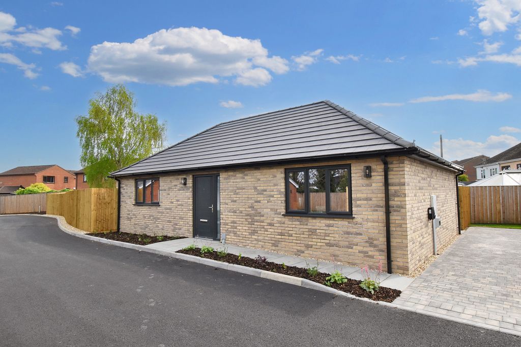 Property photo 1 of 9