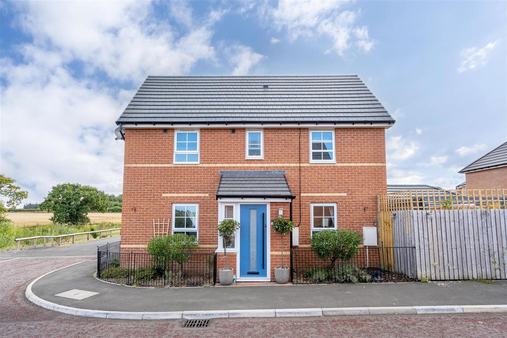 Property photo 1 of 10 External