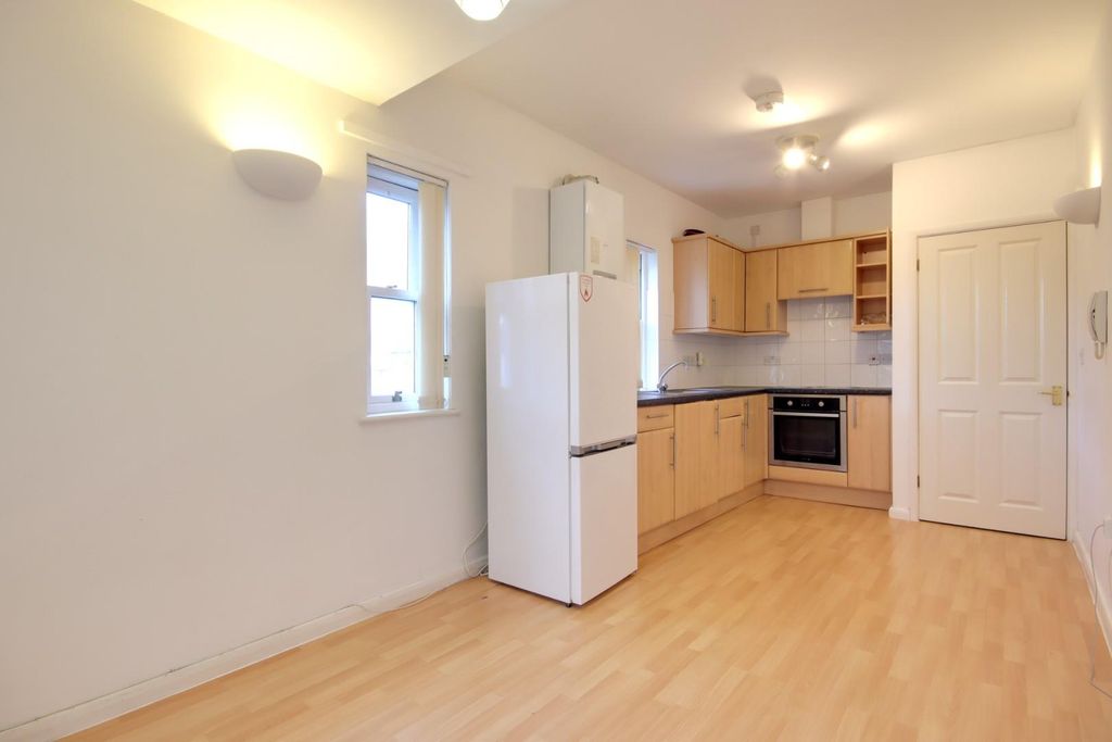 Property photo 3 of 6 Kitchen