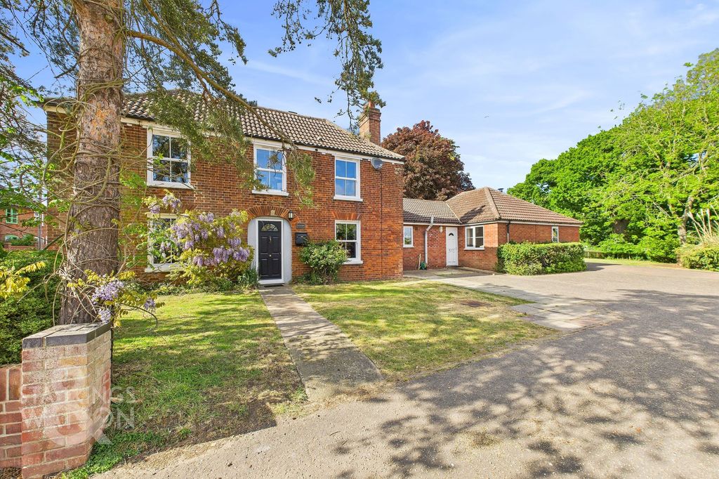 Property photo 1 of 32