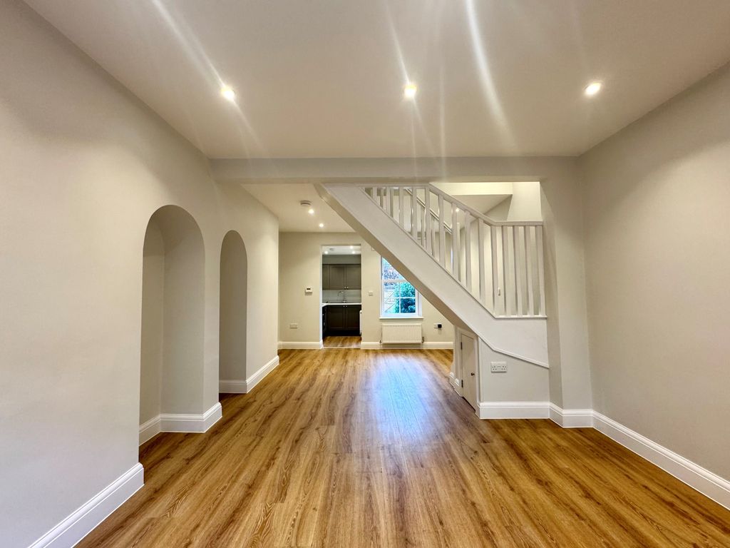 Property photo 3 of 10 Gallery