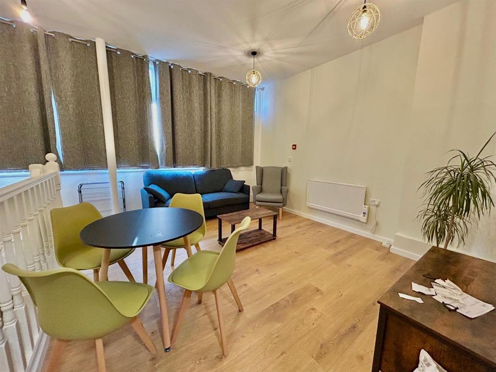 Property photo 2 of 9 c407491E-05E8-4F35-B136-cd33E41Cbd4B.Jpg