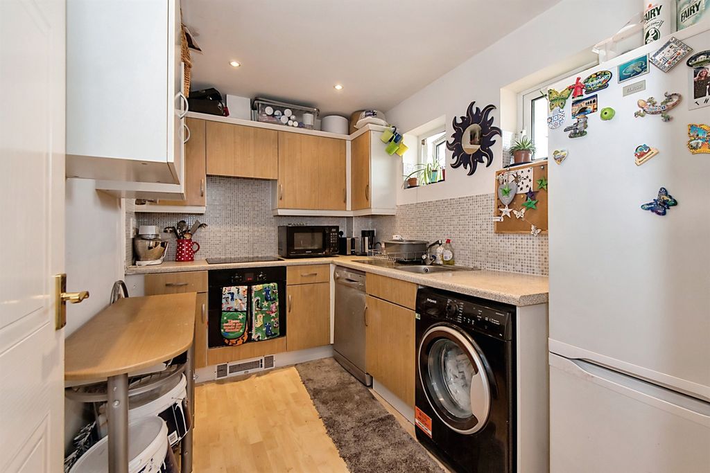 Property photo 3 of 11