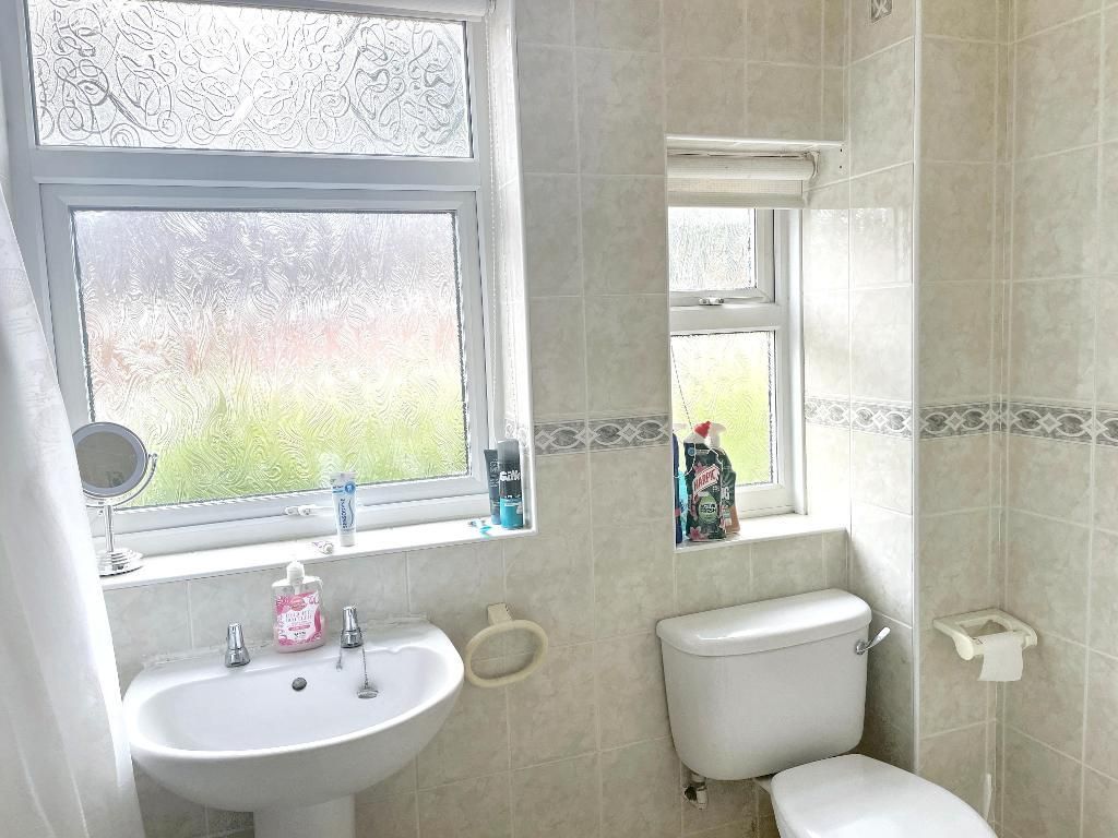 Property photo 3 of 12 Bathroom.Jpg