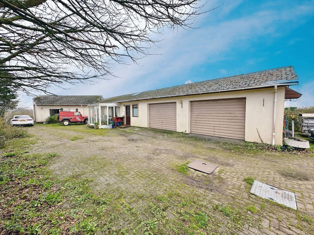 Property photo 3 of 19 Annexe, Double Garage & Pool House