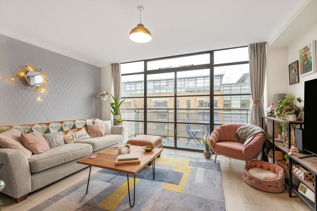 Property photo 1 of 9