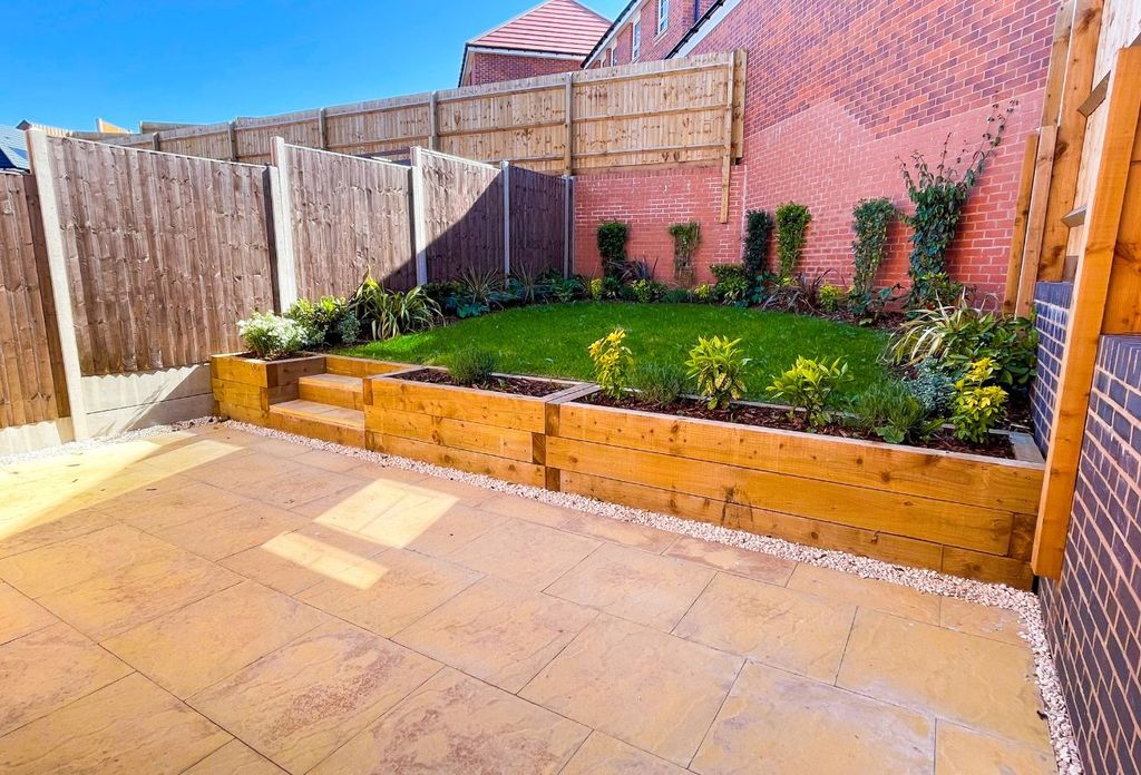 Property photo 2 of 10 Plot 698 Garden The Catkins
