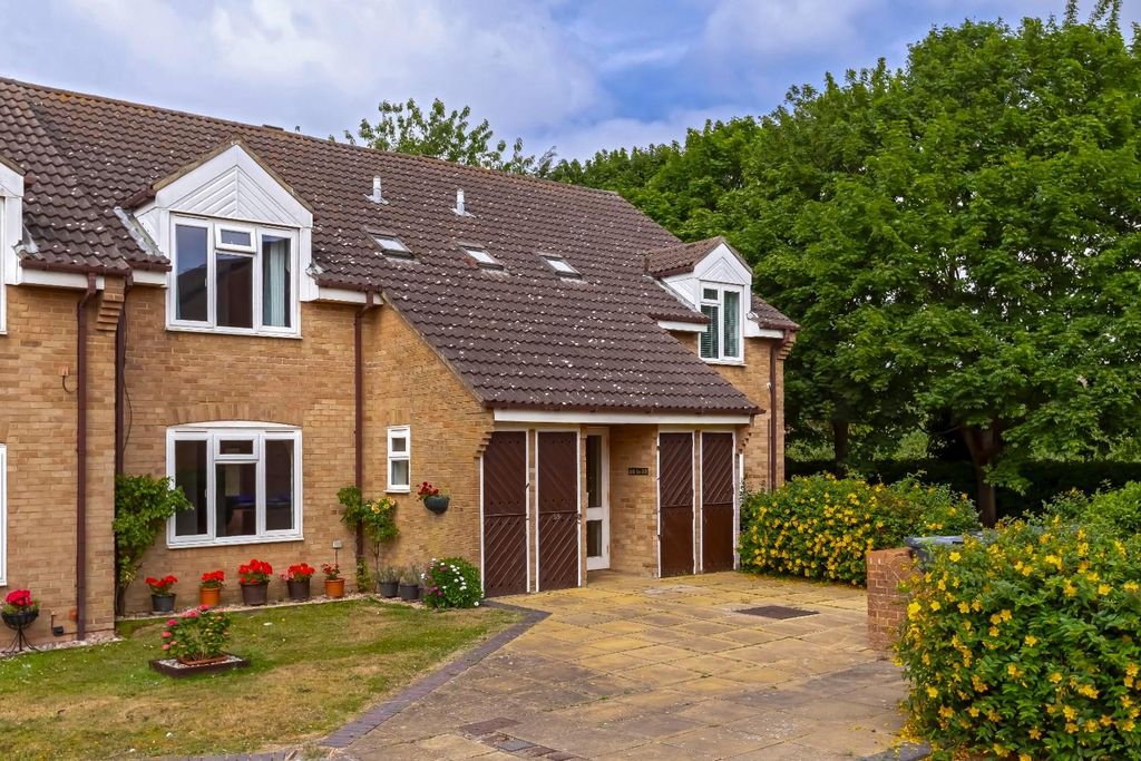 Property photo 1 of 12 Court Fields_11.Jpg