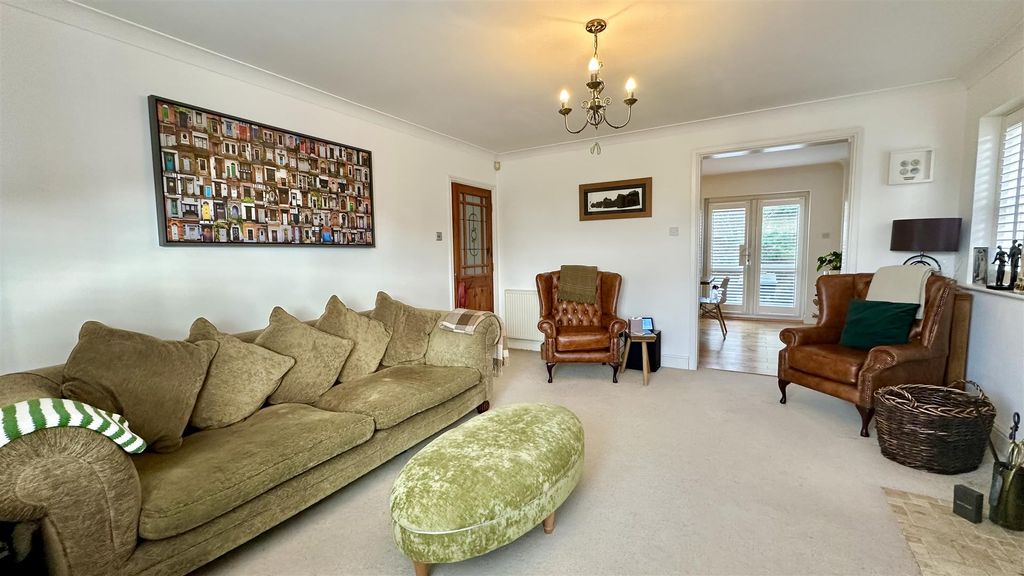 Property photo 3 of 28