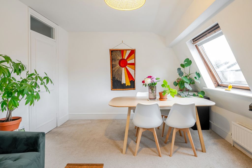 Property photo 3 of 19 1370405-10-68F640Db54Cbc