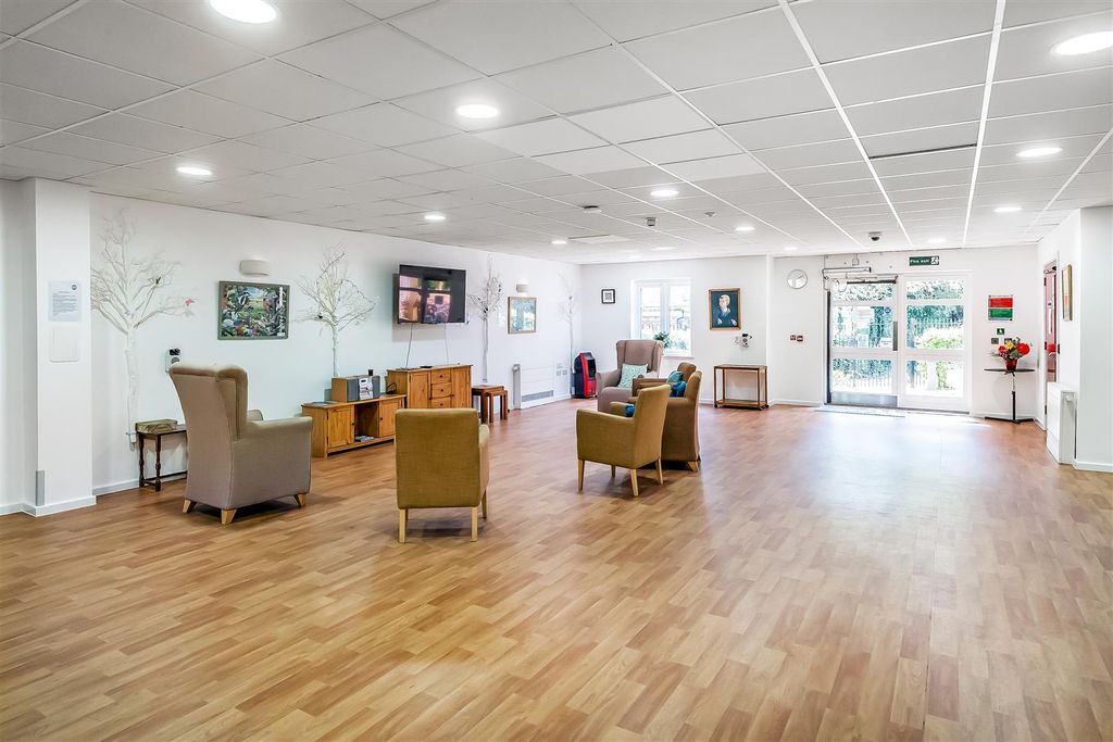 Property photo 2 of 21 35-Bethell-Court-18.Jpg