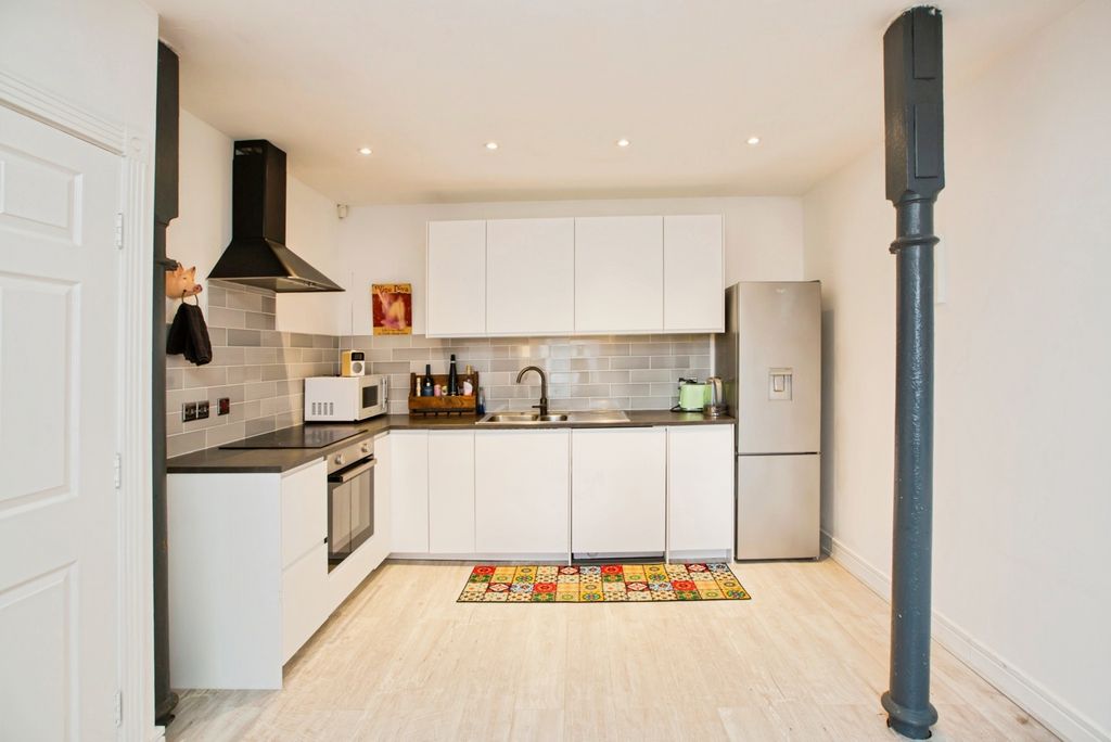 Property photo 3 of 21 Pbox-Img.Jpg