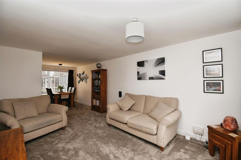 Property photo 2 of 20 57F54184-U 20 20 2857 29.Jpg