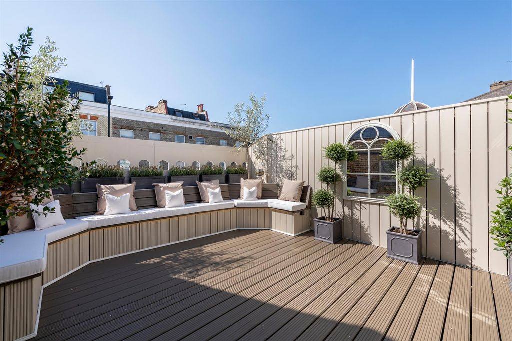Property photo 1 of 16 Flat 5, Caroline Walk Lo-30.Jpg
