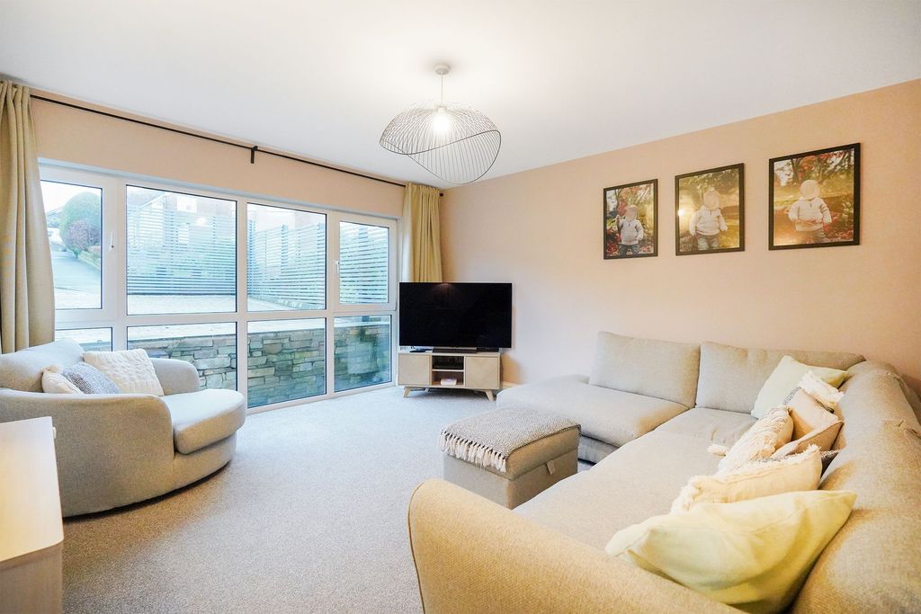 Property photo 3 of 26