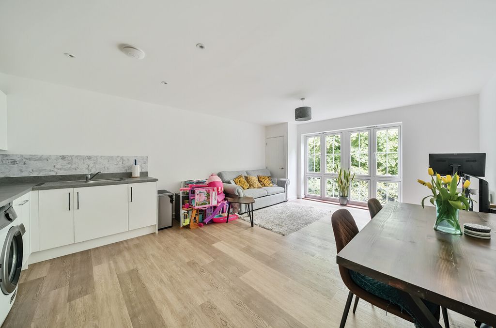 Property photo 2 of 9