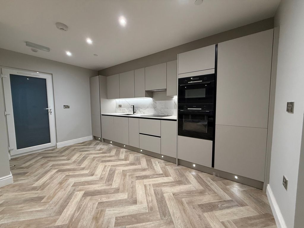 Property photo 3 of 7 Photograph