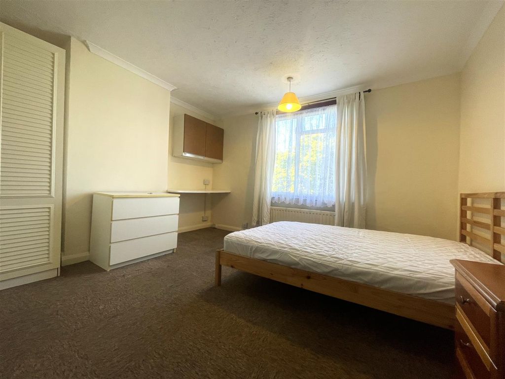 Property photo 2 of 7 Bedroom
