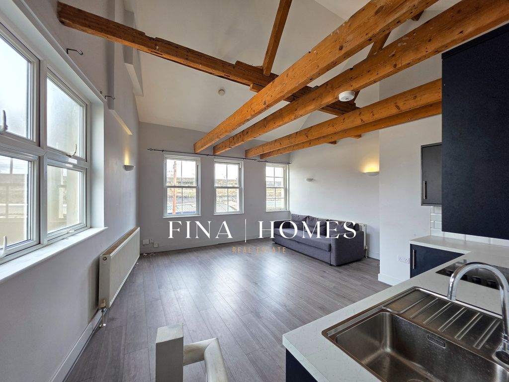 Property photo 3 of 13 Double Ceiling Height