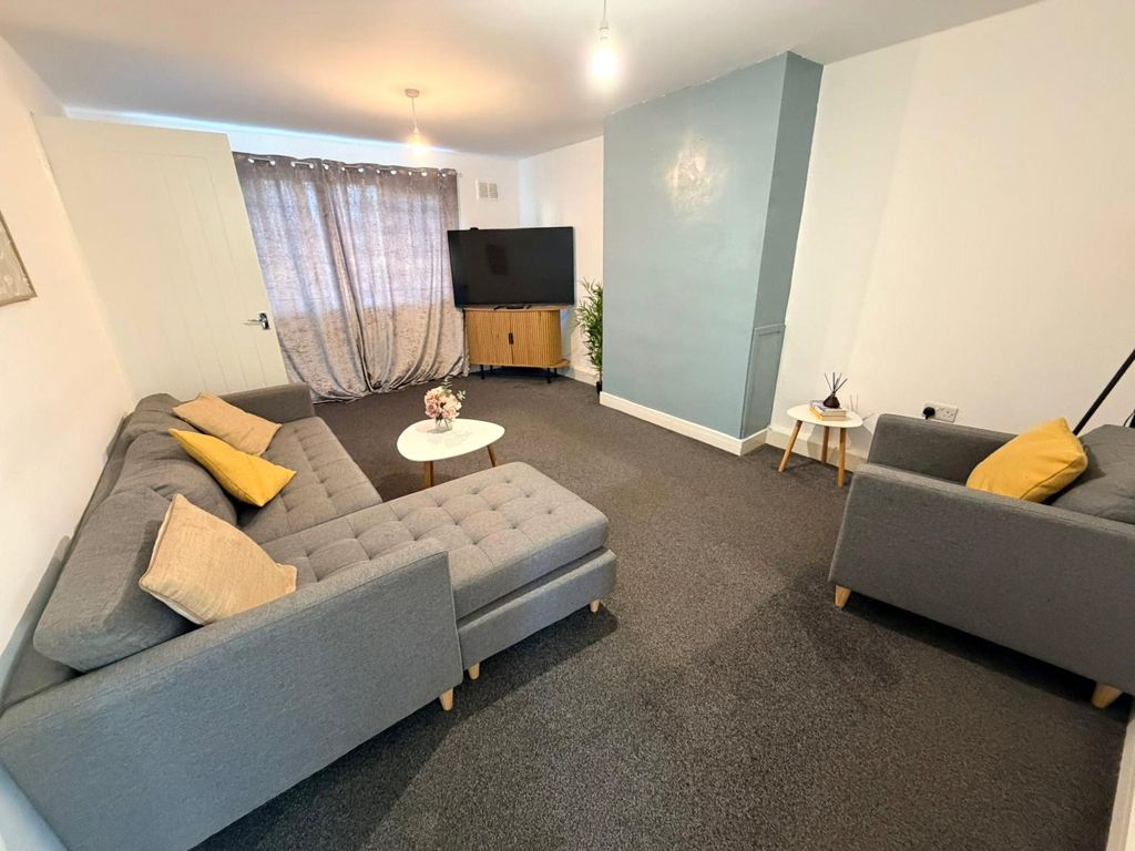 Property photo 2 of 11 Picture No. 24