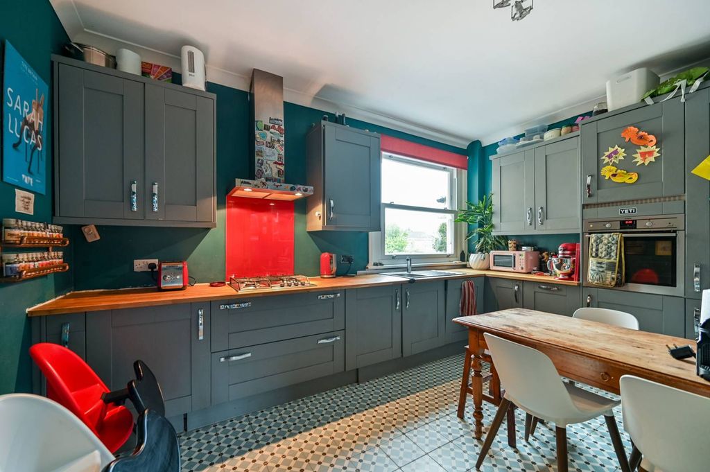 Property photo 3 of 7