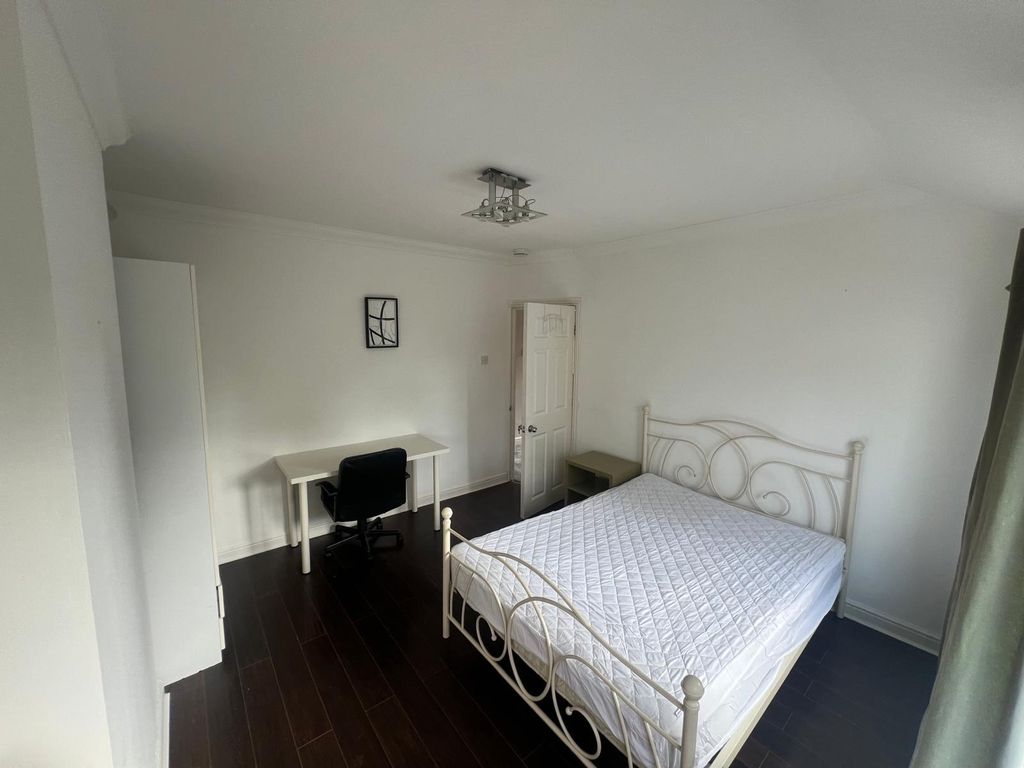 Property photo 2 of 11 1 Parrswood Pics (Ri