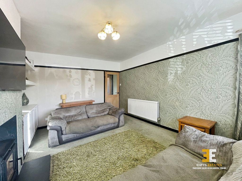 Property photo 3 of 28