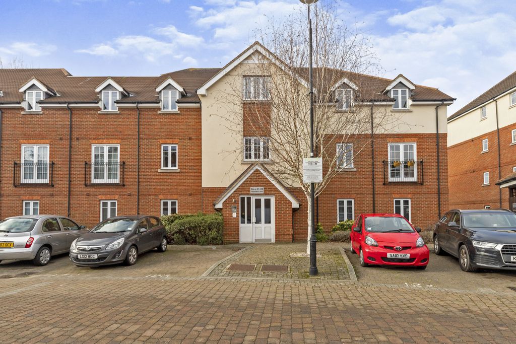 2 bed flat for sale Hitchin
