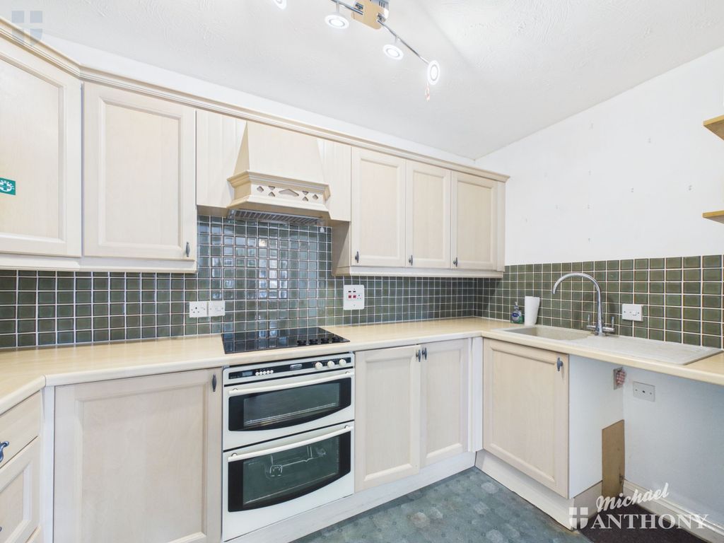 Property photo 3 of 8 Cam03218G0-Pr1112-Still002