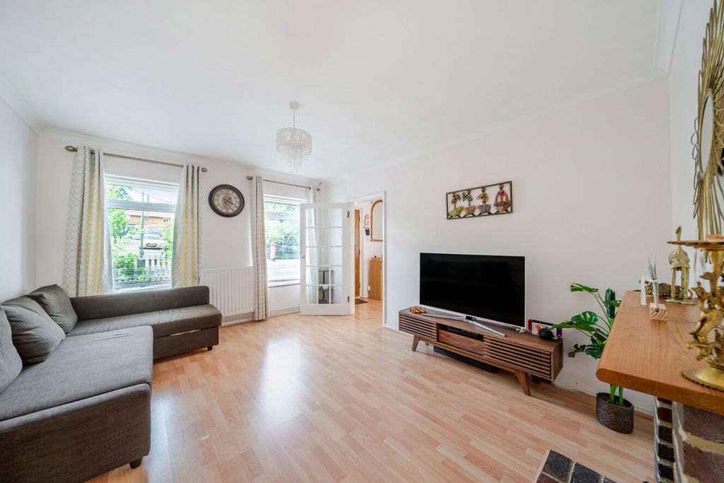 Property photo 2 of 17 1485408-11-6A47Ac...