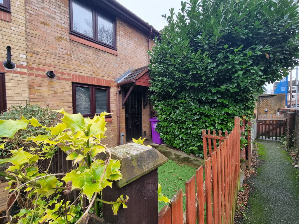 Property photo 2 of 33