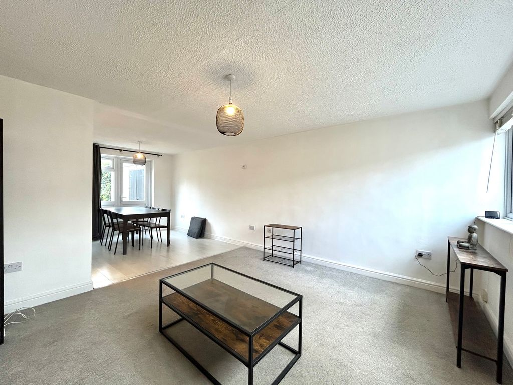 Property photo 3 of 8 Photograph