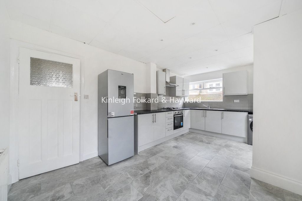 Property photo 2 of 21 Kitchen