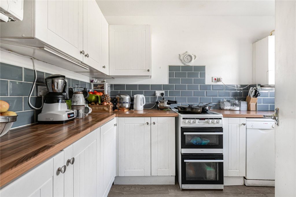 Property photo 3 of 19 Kitchen
