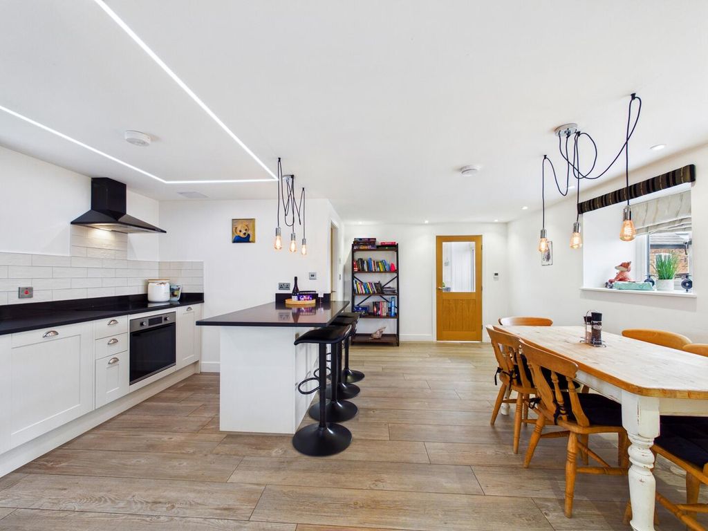 Property photo 3 of 21 Kitchen