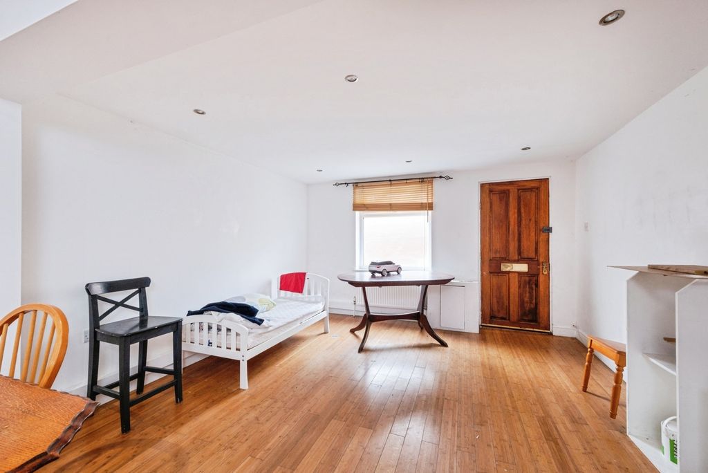 Property photo 3 of 15 Photo