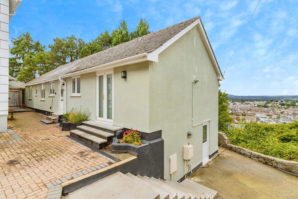 Property photo 1 of 17 Photo
