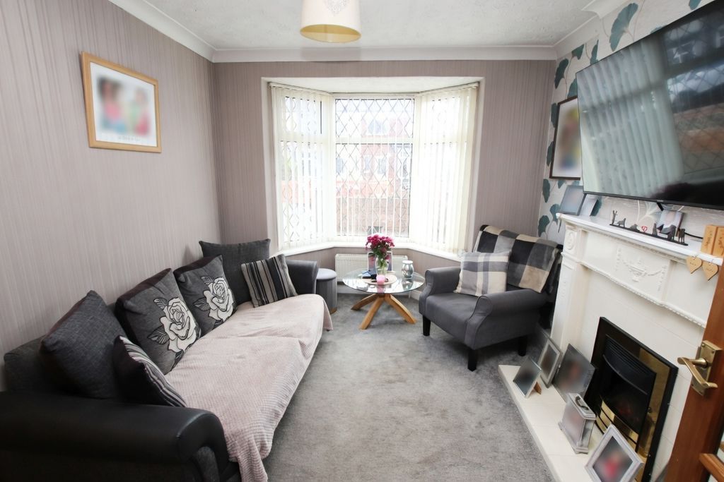 Property photo 2 of 10 Lounge