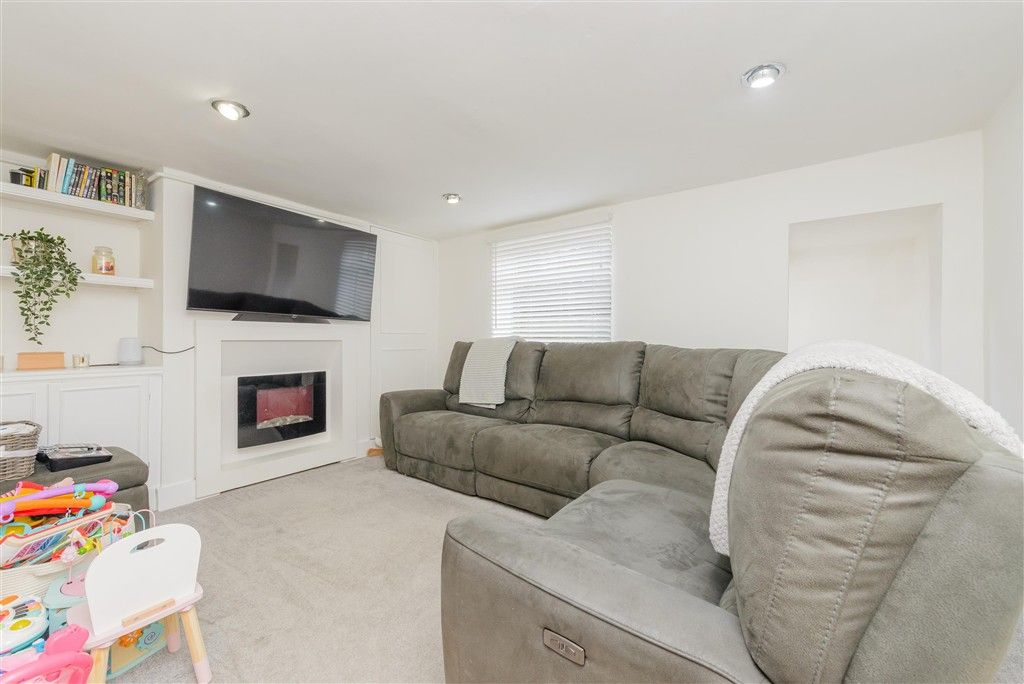 Property photo 3 of 10 Lounge