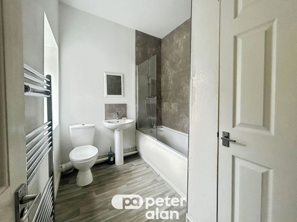 Property photo 3 of 13 Bathroom